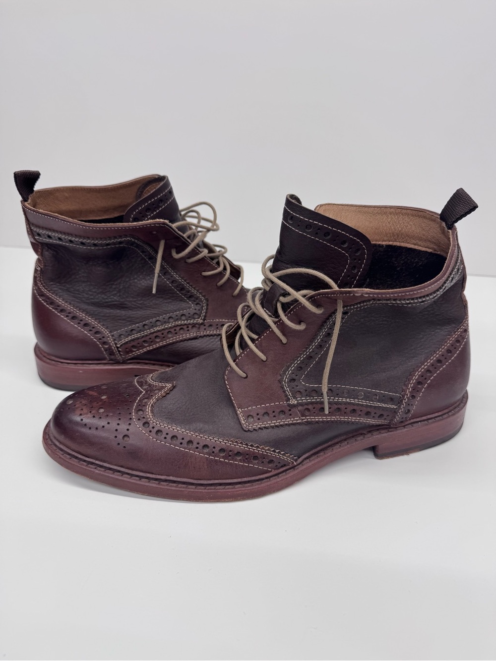 Johnston & Murphy Men's Two-Tone Brown Chukka Wingtip Boots